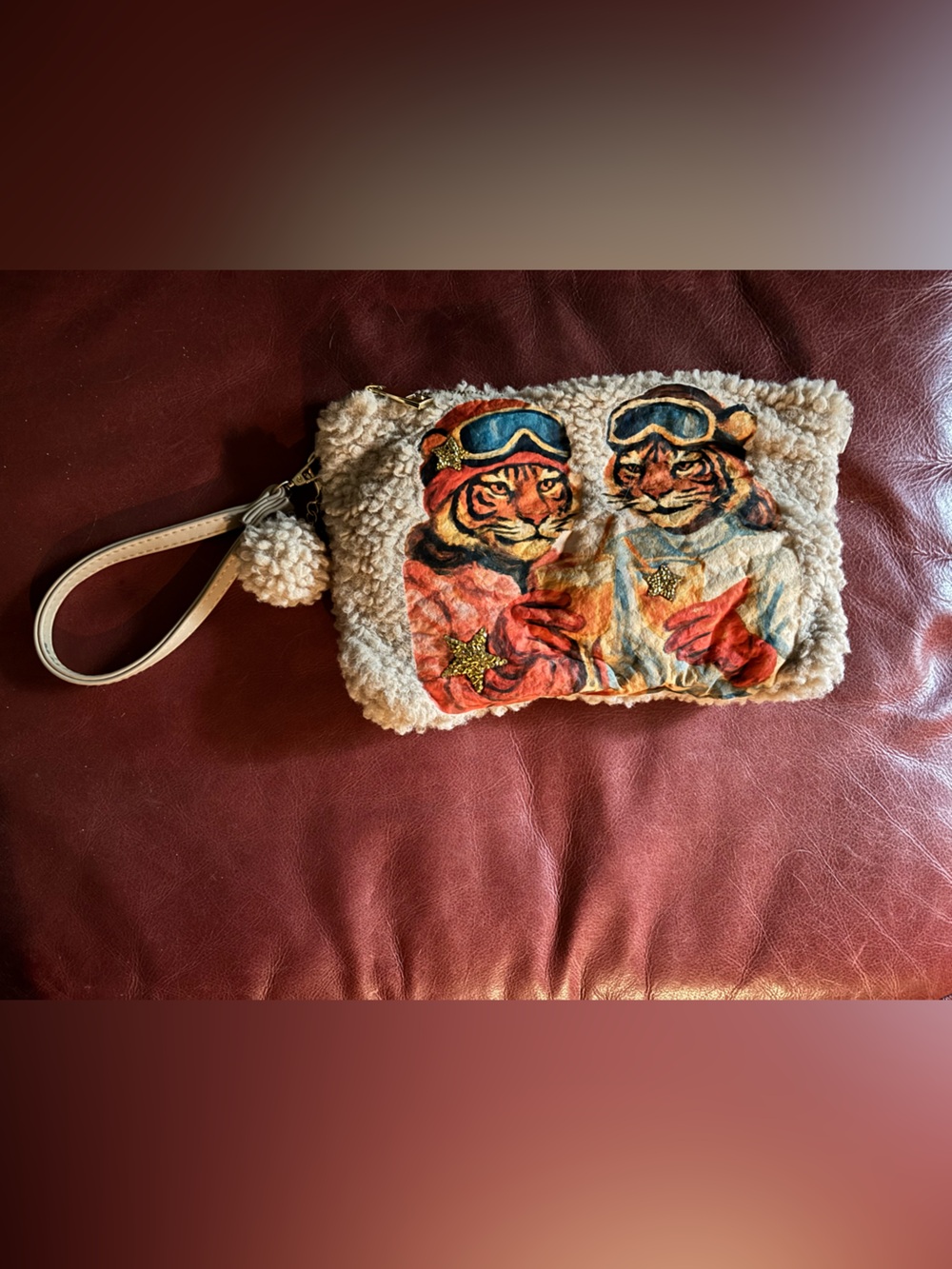 Judith March SKI LODGE TIGERS having cocktails TEXTURED WRISTLET or crossbody - Picture 2 of 8